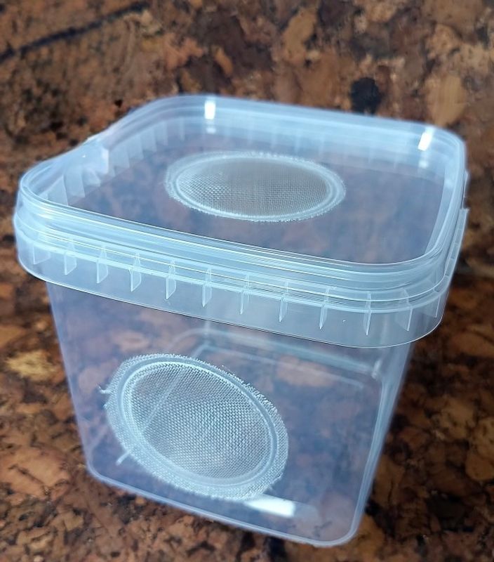 Plastboks med ventilasjon 1150ml / 12x12x11cm
